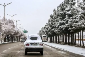 ترافیک سنگین در هراز/بارش برف در جاده‌های ۳ استان