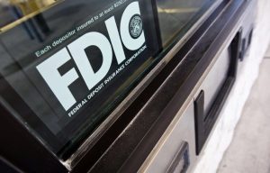 انتقاد مقام FDIC از محدودیت‌های رمزارزی و درخواست برای شفافیت بیشتر – دیفایر