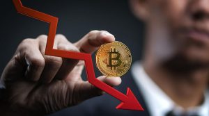 کاهش فعالیت شبکه بیت‌کوین؛ آیا قیمت فعلی BTC بالاتر از ارزش واقعی آن است؟