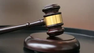 کوینبیس پس از رد دفاعیهاش، با شکایت قانونی در نیویورک روبرو میشود – دیفایر
