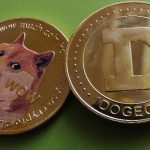 همبستگی Dogecoin با تورم M1 آمریکا؛ آیا رشد قیمت در راه است؟