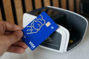 انقلاب پرداخت دیجیتال با رمزارز؛ باران کارت‌ stablecoin را به استفاده روزمره می‌کشاند