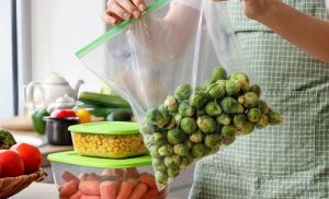 سبزی را چگونه فریز کنیم ؛ خام یا سرخ شده ؟ + آموزش روش صحیح فریز کردن سبزیجات
