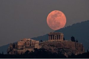 در این تاریخ به تماشای ماه بنشینید