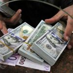 خریداران دلار ضرر کردند / کاهش ناگهانی و شدید قیمت دلار در بازار آزاد