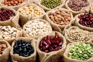 اختلاف قیمت ۲۰۰ هزار تومانی لوبیا چیتی در بازار و فروشگاه/ یک بستهبندی ۲۰۰ هزار تومان آب میخورد