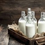 قبل از خواب، شیر گرم بخوریم بهتر است یا سرد؟