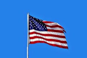 هرکس پرچم آمریکا را آتش بزند یک سال زندانی می‌شود