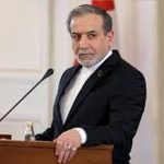 حضور عراقچی در محل اصابت موشک به وزارت خارجه + عکس