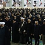 حضور پزشکیان در نماز ظهر عاشورای عزاداران حسینی(ع) + فیلم