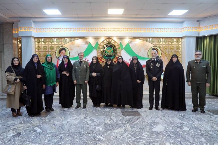 دیدار فرمانده ارتش با نمایندگان زن مجلس + عکس