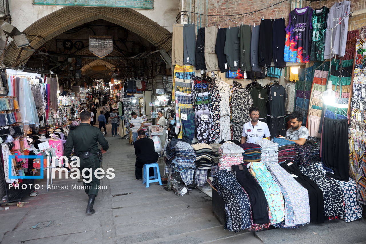 تجمع و اعتراض جمعی از بازاریان و کسبه بازار تهران