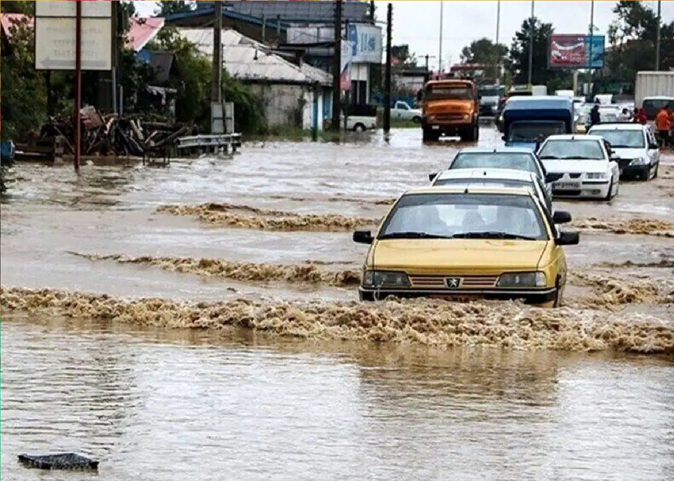 سیل یک سد خاکی را در قشم ویران کرد + فیلم