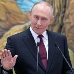 اتفاقی عجیب در نشست خبری پوتین/ خواستگاری غیرمنتظره جلوی رئیس جمهور روسیه+ فیلم