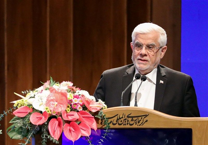 حداقلِ نتیجه فشارهایی که بر نظام بانکی وجود دارد، تورم است/ باید شرایط برای جذب سرمایه‌ها ایجاد شود