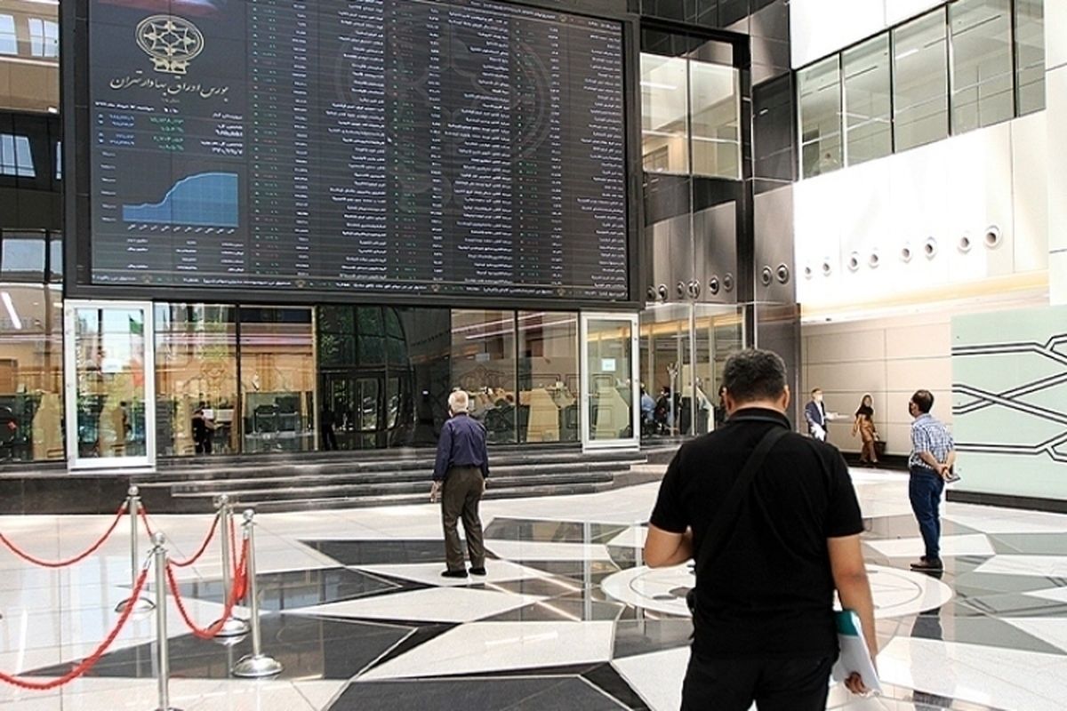 نفوذ شاخص کل بورس به کانال ۳.۹ میلیون واحد