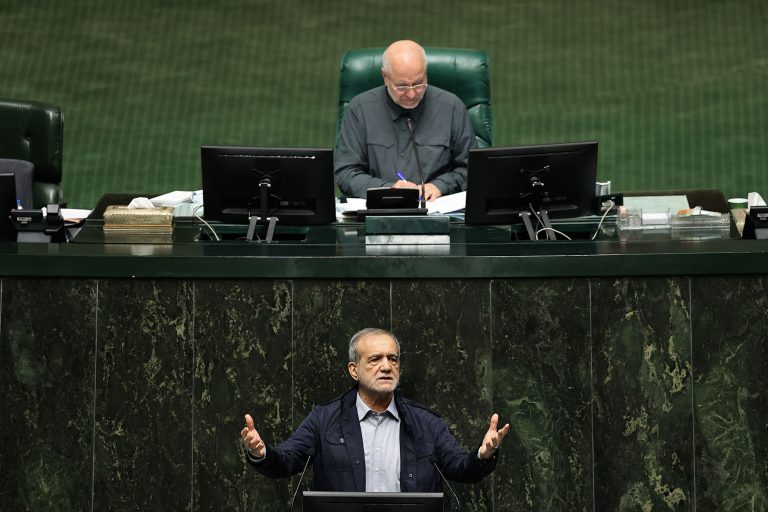 حل بحران آب شوخی نیست / مدعیان بیایند یک استان را اداره کنند