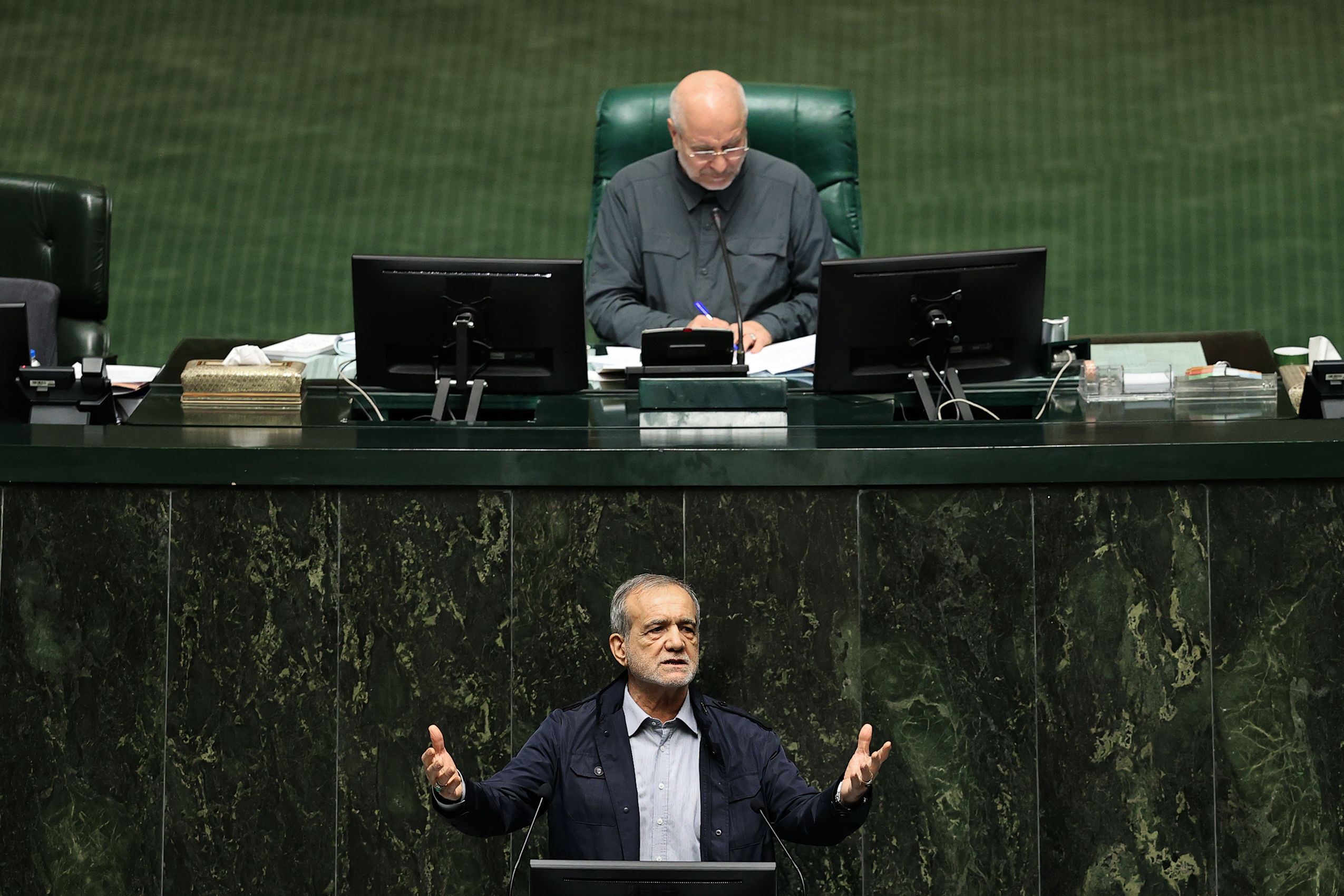 حل بحران آب شوخی نیست / مدعیان بیایند یک استان را اداره کنند