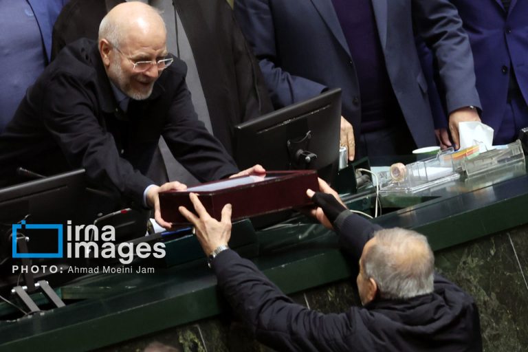 کسری بودجه و تاثیر آن بر بازار سهام/ حذف ارز ترجیحی یکی از مهمترین تصمیمات بودجه 1405 است