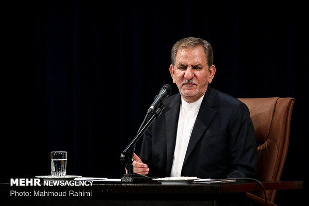 یک عده فکر می‌کنند مردم به رفاه برسند اعتقاداتشان سست می‌شود / برخی با توسعه این کشور مشکل دارند + فیلم