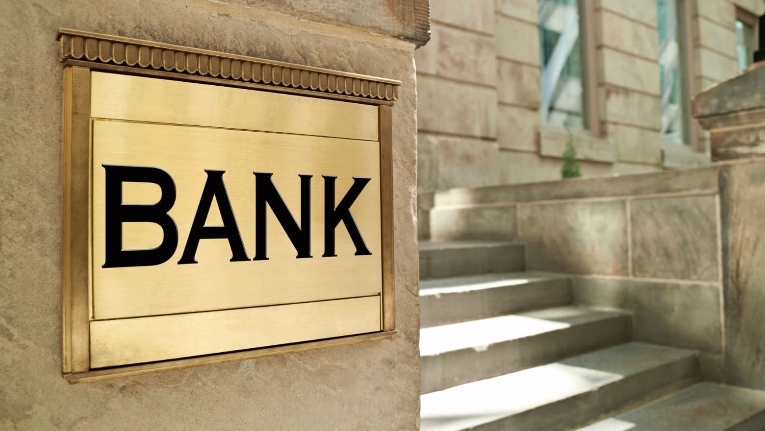 ضدیت با بانک | چرا سیاستمداران بانک‌های خصوصی را دوست ندارند؟