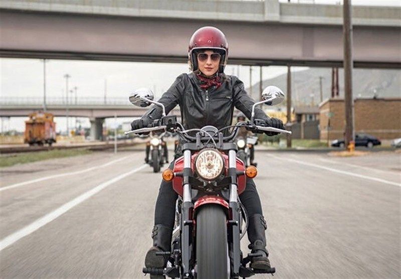 زنان موتورسوار ایرانی در کانون توجه رسانه‌های خارجی/ گزارش خبرگزاری فرانسه از تغییر چهره خیابان‌های تهران