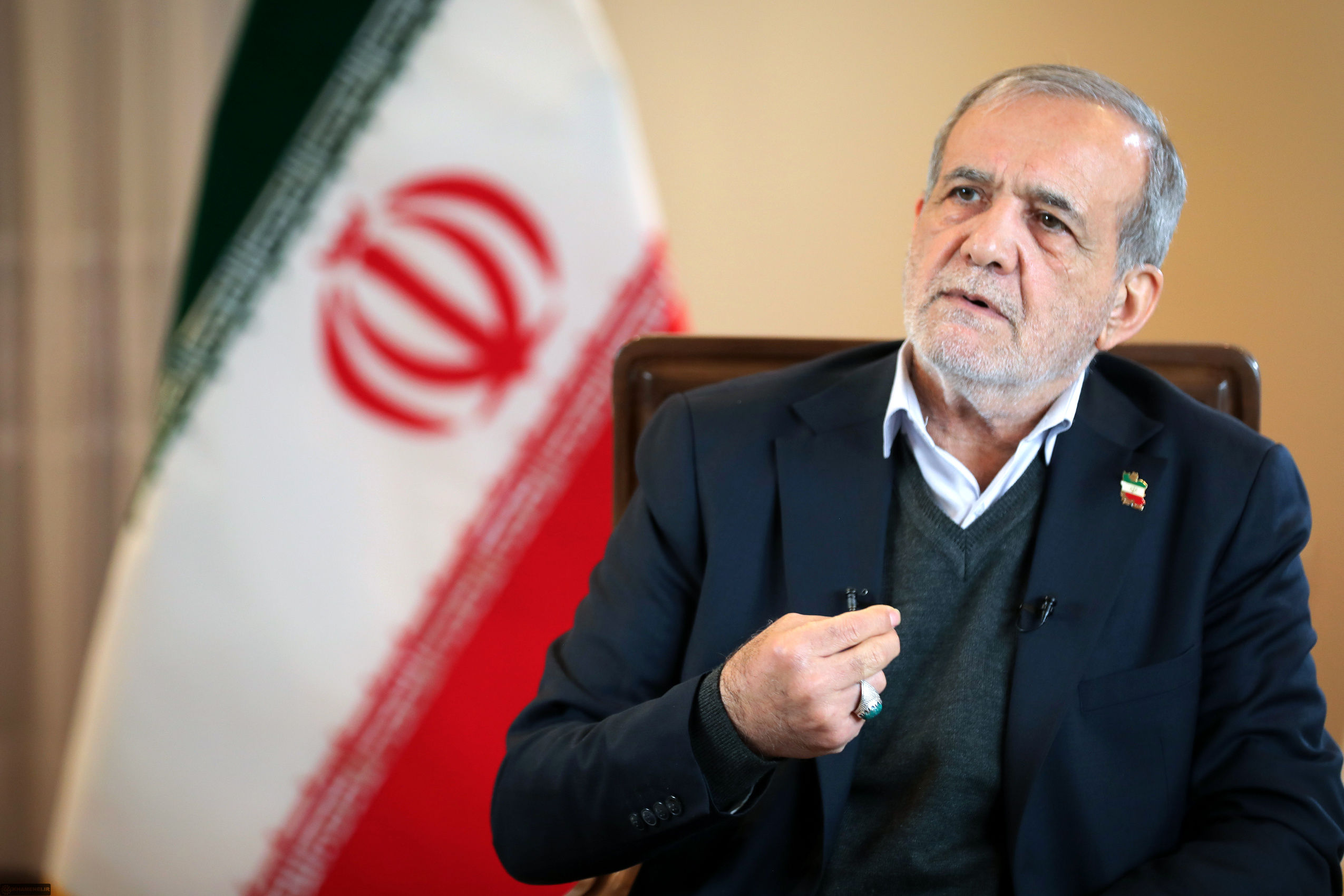 پزشکیان: بارها گفته‌ام نمی‌توانم، بلکه ما می‌توانیم