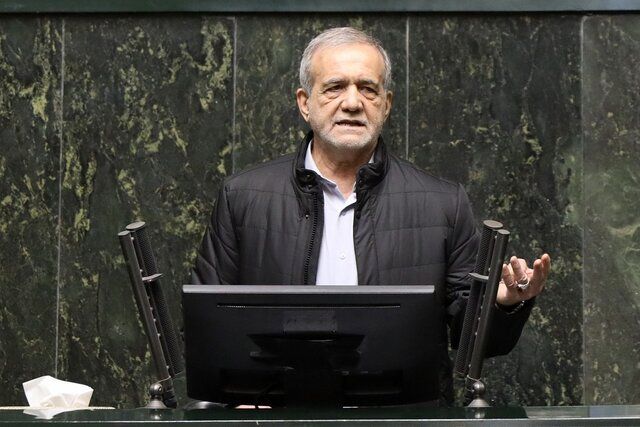 واکنش پزشکیان به درخواست برای افزایش حقوق‌ها/ یکی به من بگوید از کجا پول بیاورم؟ + فیلم