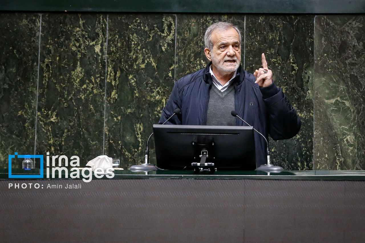 تصاویر| دفاع پزشکیان از لایحه بودجه 1405