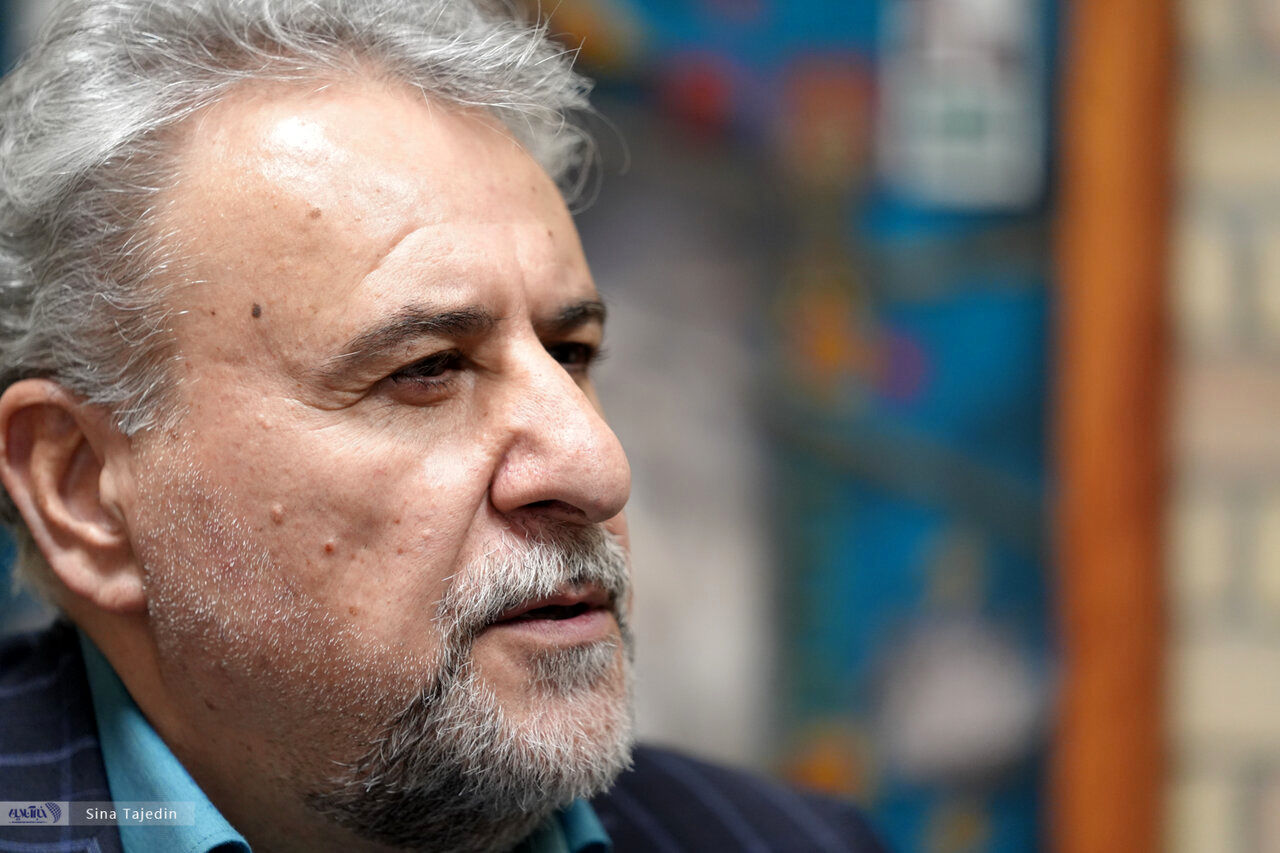 توئیت جنجالی فلاحت پیشه/ اگر به جای سه ماهواره، هزار پرتاب دیگر به فضا انجام شود، تغییری در زندگی تحقیرآمیز ایرانیان در عصر اطلاعات ایجاد نخواهد کرد