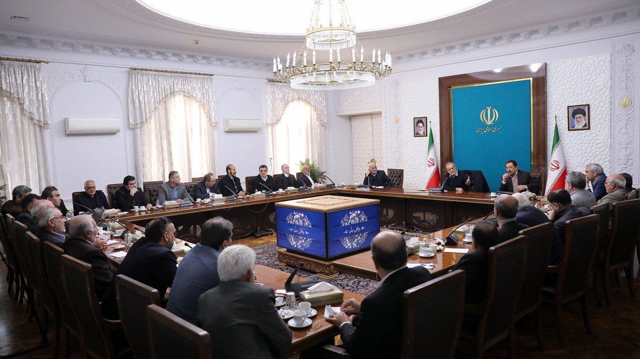 اتخاذ 4 تصمیم مهم دولت و مجلس برای حمایت از بازاریان و فعالان اقتصادی + جزئیات