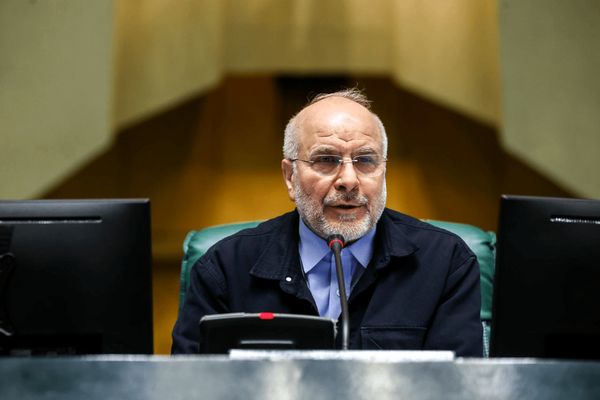 در تاریک‌ترین لحظات که همه عقب می‌نشستند، شهید سلیمانی جلو می‌رفت/ اگر می‌خواهیم روش او را ادامه دهیم باید امر ملی را بر منافع جناحی و شخصی مقدم بداریم