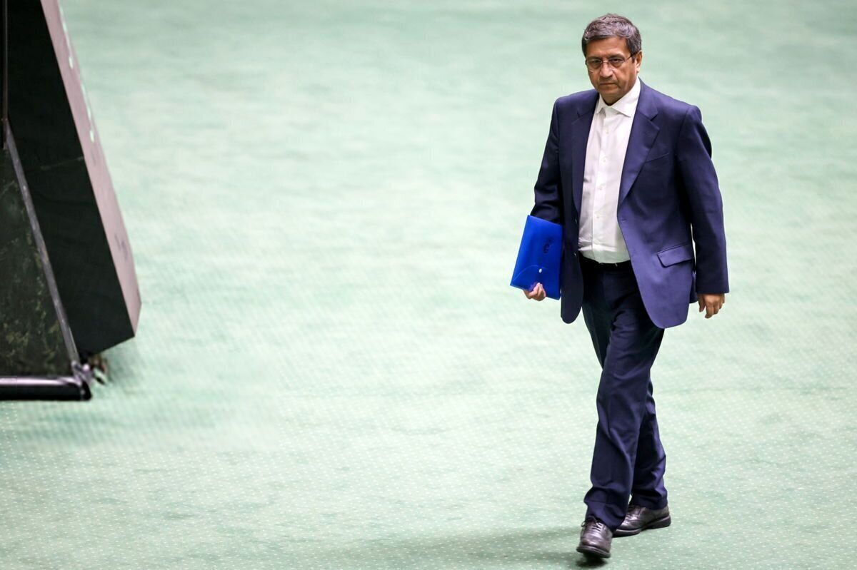 همتی رسما رئیس بانک مرکزی شد/ سه محور برنامه های رییس جدید بانک مرکزی