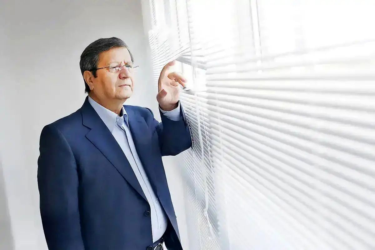 همتی رسما رئیس کل بانک مرکزی شد