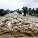 سیلاب، سد خاکی در قشم را شکست + فیلم