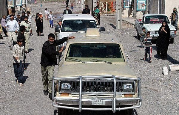 تصاویری از حضور رهبر انقلاب در مناطق زلزله زده بم +فیلم