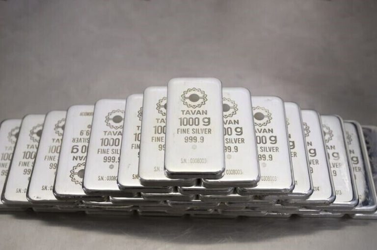 از «چرا نقره؟» تا ۱۰ هزار میلیار تومان معامله/ روایت حضور یک ساله نقره در بورس
