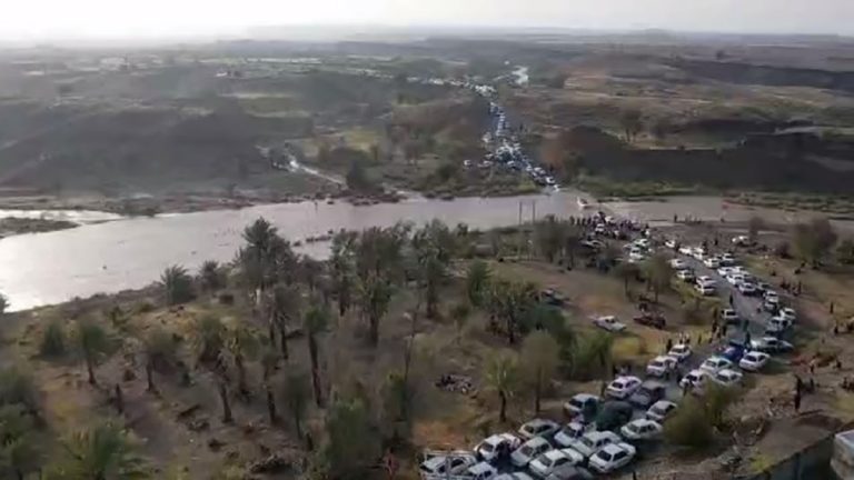 طغیان رودخانه شهر زیارتعلی در هرمزگان+ فیلم