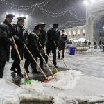 بارش شدید برف در حرم مطهر رضوی+ فیلم