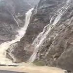 کوههای حاجیآباد هرمزگان تبدیل به آبشار شد+ فیلم