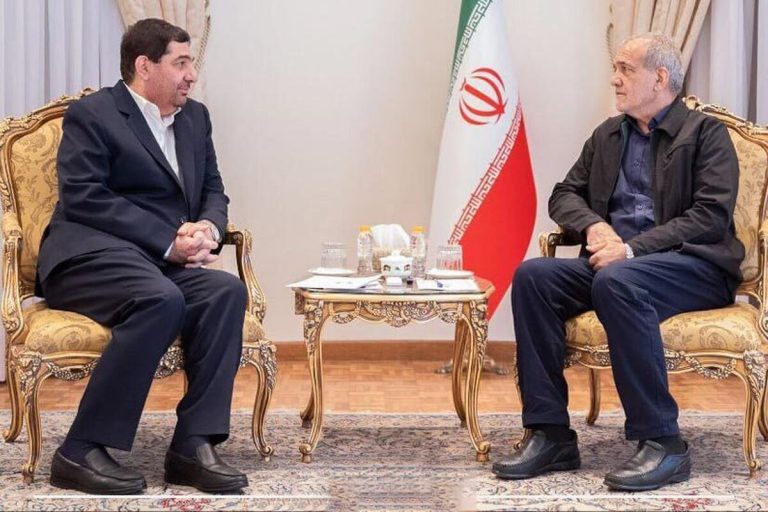 بی‌احترامی به آیت‌الله رئیسی در جلسه پزشکیان / پای مخبر به دعوا باز شد + فیلم