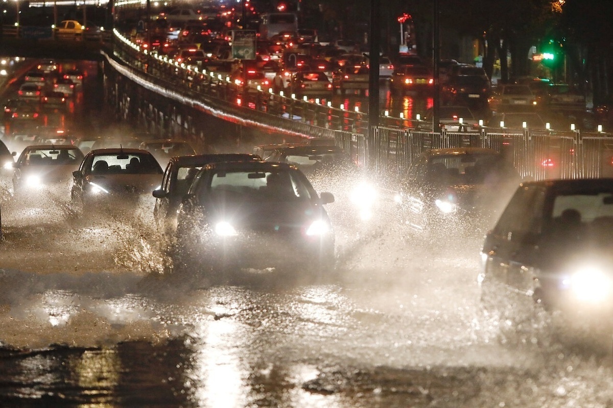 بارش شدید باران فرودگاه‌های امارات را فلج کرد