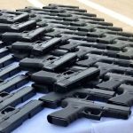 کشف محموله عظیم اسلحه در سیستان و بلوچستان + قاچاقچیان دستگیر شدند + فیلم