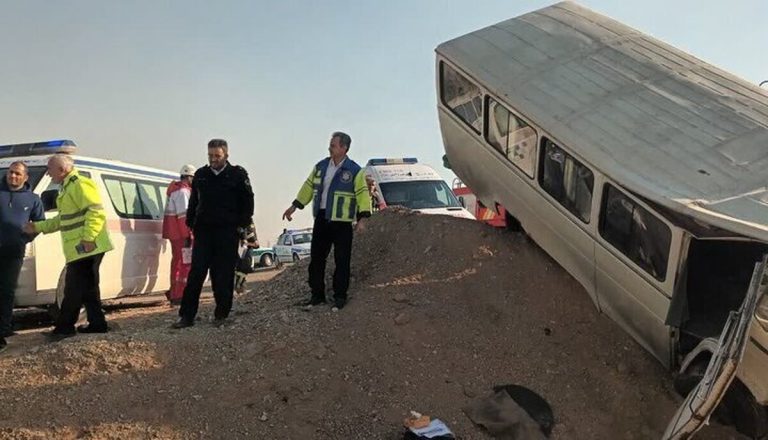 جزییات واژگونی مینی‌بوس دانش‌آموزان در گرمسار+ فیلم