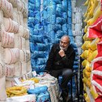 مردم برنج ندارند بخورند اما در بندر شهید رجایی تُن تُن برنج توی دریا می‌ریزند + فیلم