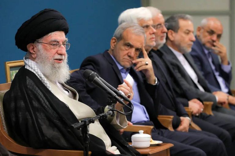 افشاگری روزنامه اصلاح‌طلب از نقشه مجلس برای دولت / تندروها از رهبری جلو زدند