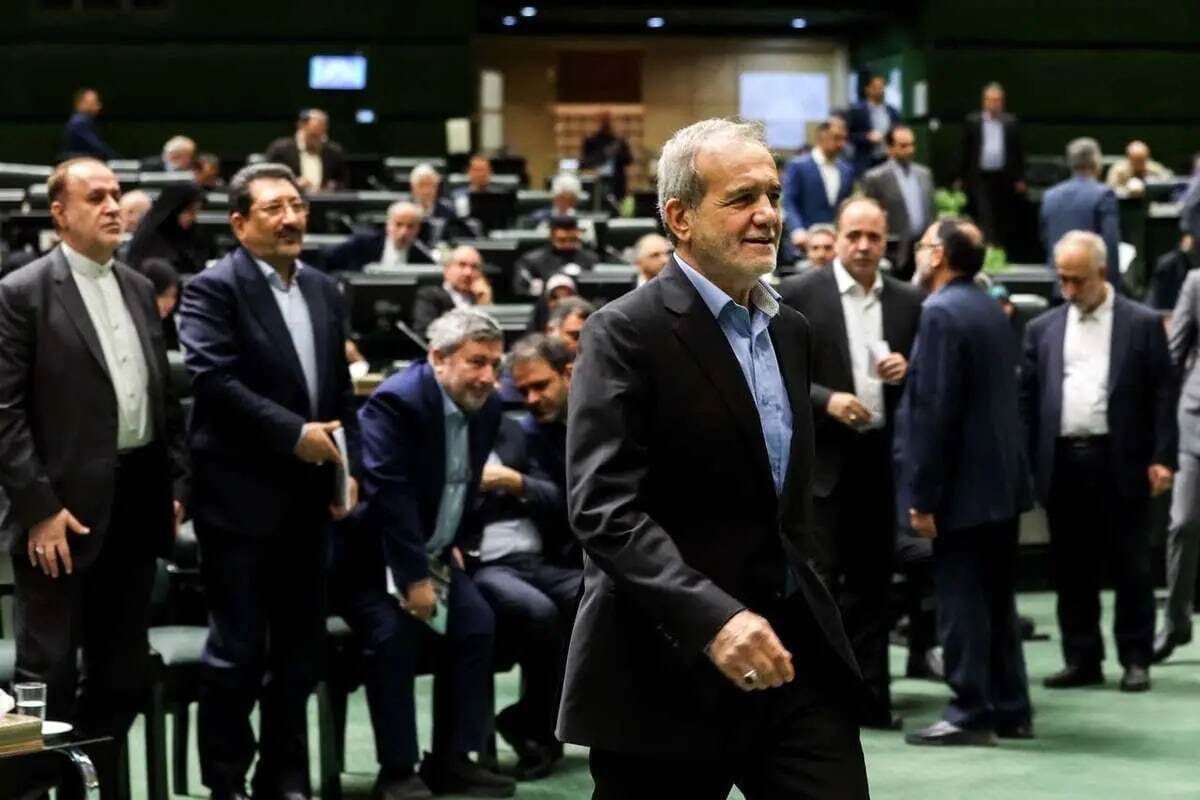 احضار پزشکیان و وزیر اقتصاد به مجلس / عزم جزم مجلس برای تغییر کابینه رئیس جمهور