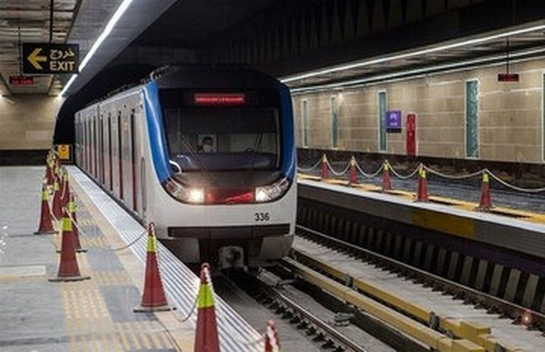 یک نفر به ریل مترو تهران زد! / قطار متوقف شد