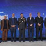 نشان افتخار و حمایل «حامی مدرسه‌سازی ایران» به مدیرعامل بانک ملی اهدا شد/ ساخت ۱۳۵ مدرسه در مناطق محروم کشور