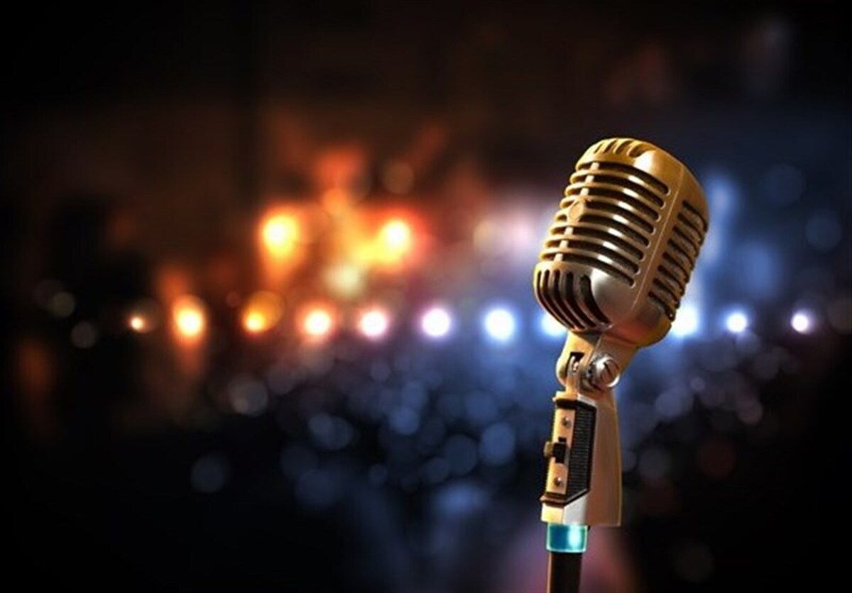 برای انقلاب ۵۷ آهنگ خواندم